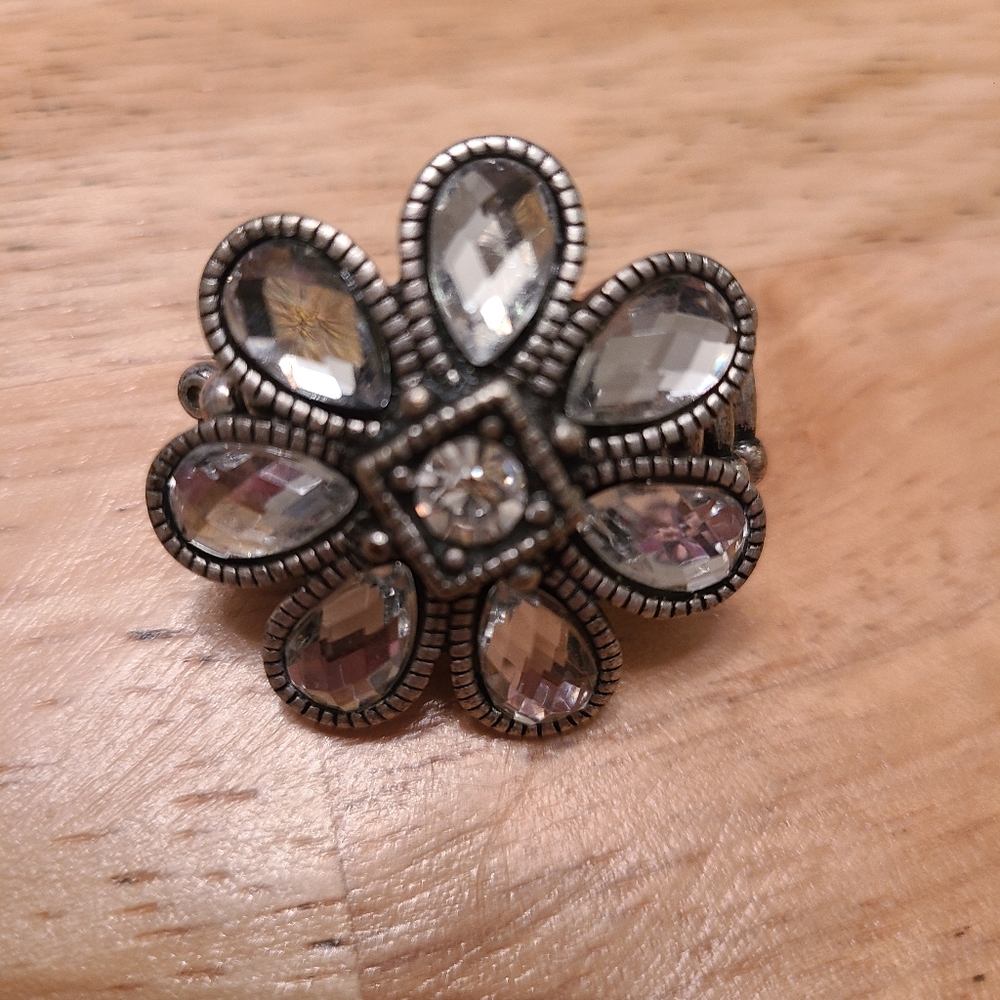VINTAGE CLEAR BEAD FLOWER RING WITH ELASTIC RINGBAND